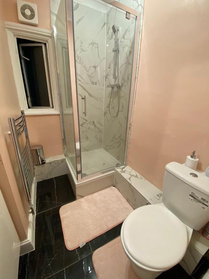 1 Bedroom Luxury Apartments By London City Kültér fotó